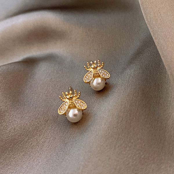 

S925 Silver Needle Small Bee Pearl Earrings 18K Gold Plated Korean Minority Sweet Earrings Simple Small and Versatile Fashion Earrings For Women