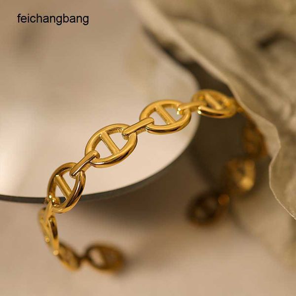

factory outlet h ermes designer bracelets pig nose bracelet copper plated 18k true gold non fading metal sense fashion high end handpiece, Black