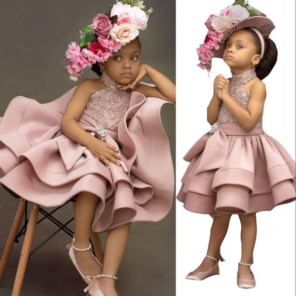 

2023 blush pink flower girls dresses for weddings halter sleeveless lace appliques crystal beads short knee length tiered bow birthday child, White;blue