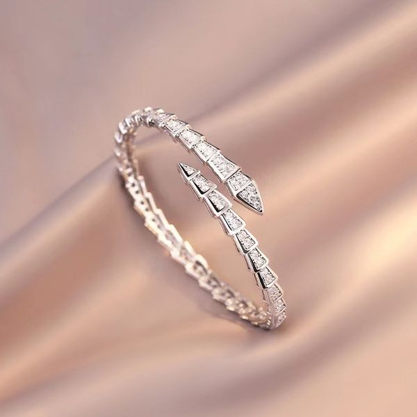 

light luxury full designer diamond classic embedded simple style design women's bracelet designed for high-end couples micro, Black
