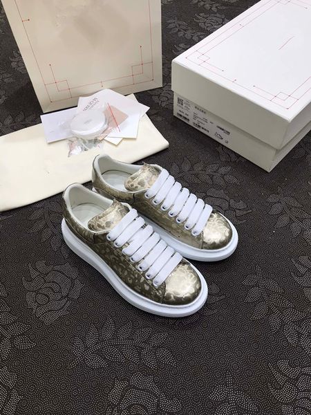 

2023 new designer woman shoe men fashion leather lace up white black outdoor sports luxury running shoes comfortable 0426