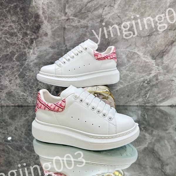 

2023 new luxurys classic men's ladies casual shoes designer fashion leather flat street couple sneakers outdoor running shoes, Black