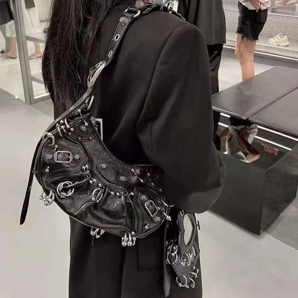 

retro versatile biker heavy duty single shoulder crossbody bags large capacity female bags 0615-111