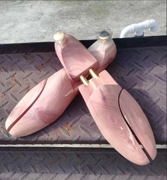 

shoe parts accessories jx186 1 pair twin tube red cedar wood last adjustable shaper men's tree 230512, White;pink