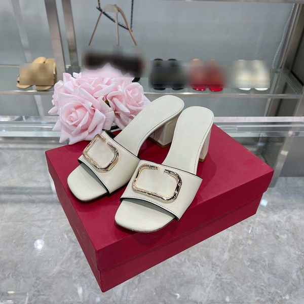 

designer sandals luxury womens slippers beach outdoor sandals rubber fashion versatile with box single item calf leather flat bottom slipper, Black