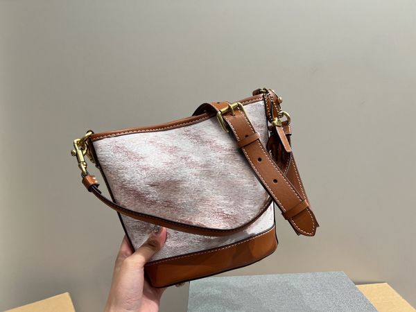 

fashion bucket bag carriage logo women's shoulder bag mini adjustable shoulder strap magnetic snap opening designer dakota luxury id mi