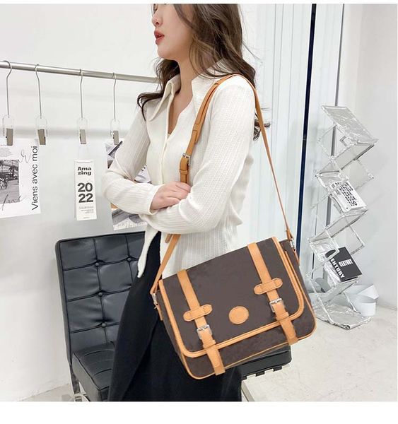 

designer shoulder bags men briefcase fashion with classic letter messenger bag cross body briefcases