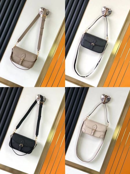 

designer bag handbag leather keycase. the handle 2023design is convenient for carrying or carrying, and the detachable shoulder strap allows