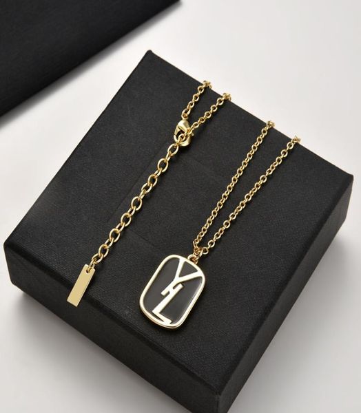 

designer letter necklace pendant for men womens gold chain necklaces luxury fashion women jewelry mens chin necklaces 220721277595, Silver