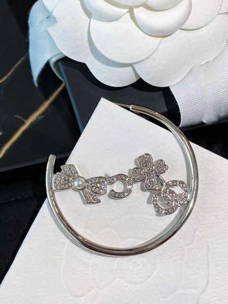 

luxurious and stylish women's earrings designed by classic earring designers, wedding jewelry gifts, party birthday gifts, Silver