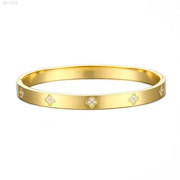 

lucky jewelry wholesale stainless steel 18k gold plated waterproof open diamond 4 four leaf clover bangles bracelets for women, Golden;silver