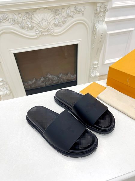 

womens beach slippers famous classic flat heel summer designer fashion flops leather lady brand slides 0426, Black