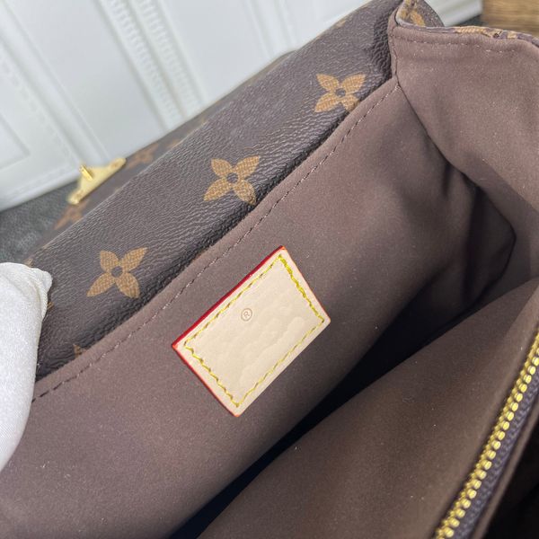 

2023 designers womens bag women bags shoulder handbag handbags classic leather heart style gold chain tote messenger toiletry bag