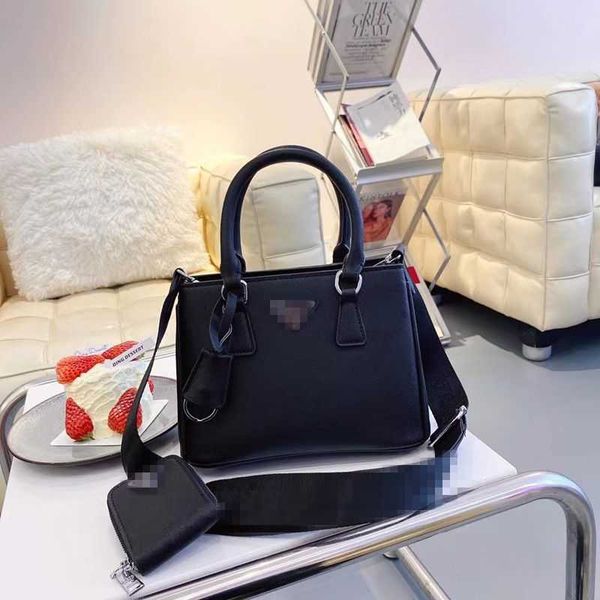 

50% off 2023 handbag fashion trend versatile network red same shoulder new korean version small french handheld bag female