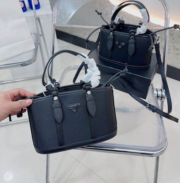 

trendy new fashion handbags, designer bags, shoulder bags