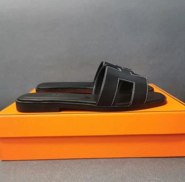 

2023 designer leather ladies sandals summer flat shoes fashion beach women slippers letter drag