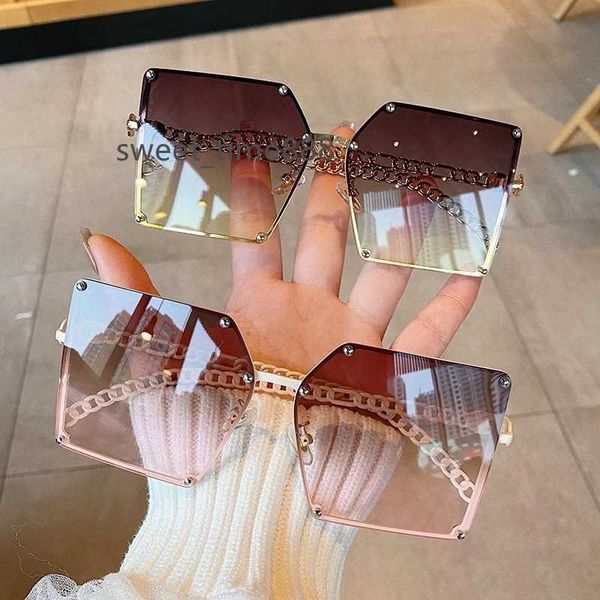 

2023 new fashion oversize gradient sunglasses for women vintage alloy chain frame rivet square sun glasses female elegant shades, White;black