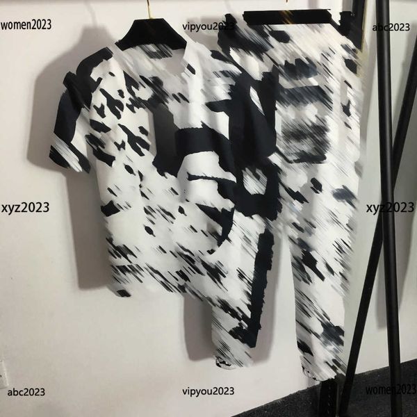

plus size womens designer clothing sports suits size s-xl 2pcs graffiti letter printed t-shirt and elastic waist casual pants may10, White