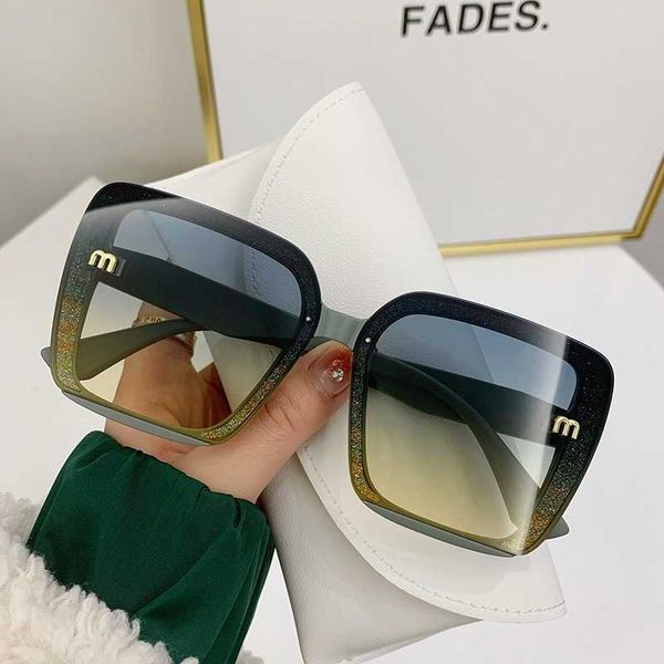 

2023 new women's large frame sequins high-definition anti ultraviolet sun shading outdoor tiktok same sunglasses, White;black