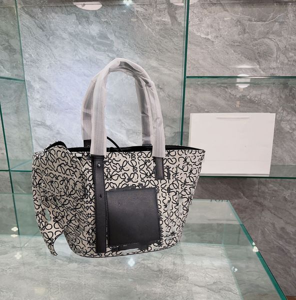 

designer handbag, geometric pattern, large capacity handbook