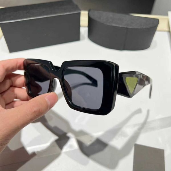 

Designer Triangular signature cool sunglasses luxury Super high quality Box 2023 new rectangular women's anti ultraviolet street