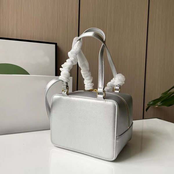 

2023 designer folded cube box triomphe shoulder bags soft calf leather baguette bag gold-finish zipper handle handbags women fashion purse 3