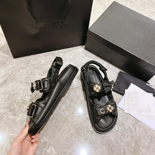 

2023 new pattern cc luxury designer outdoor beach shoes flat classics slippers fashion women leather slides p leather high-quality casual sa