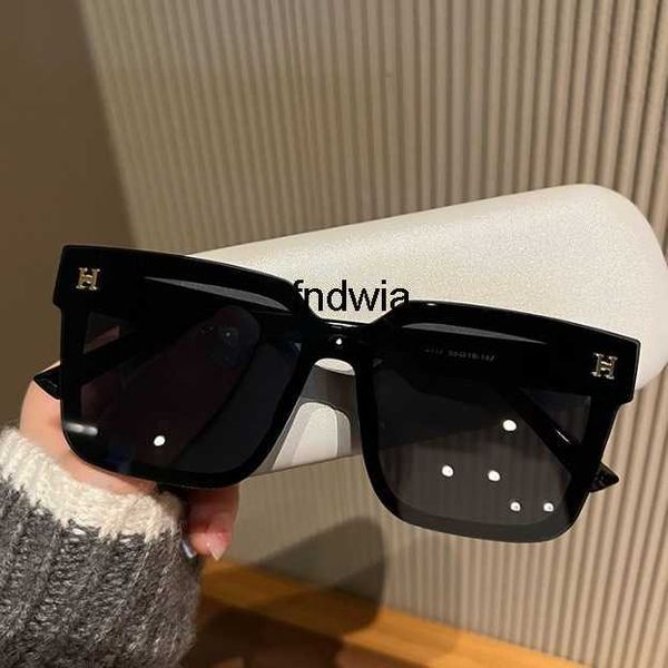 

new network red h-letter polarized sunglasses for women's advanced sense ins. trendy street p large frame sunshade and sunscreen sungla, White;black