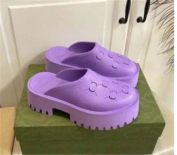 

2024 luxury slippers brand designers women ladies hollow platform sandals made of transparent materials fashionable lovely sunny beach woman, Black