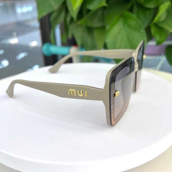 

2023 new style with glitter powder for women fashionable round face anti ultraviolet sunglasses, White;black