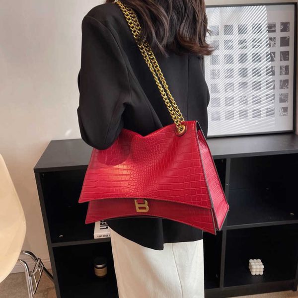 

50% off 2023 handbag new size hourglass chain strap single shoulder oblique straddle large capacity fashion crocodile pattern oil wax leathe