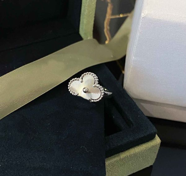 

2023 luxury quality charm flower design band punk band ring with sparkly diamond in silver plated stud earring have stamp box ps5105