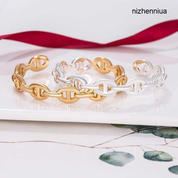 

hermm classic bracelets new pig nose with smooth surface light luxury round cold wind personalized versatile design m37x, Black