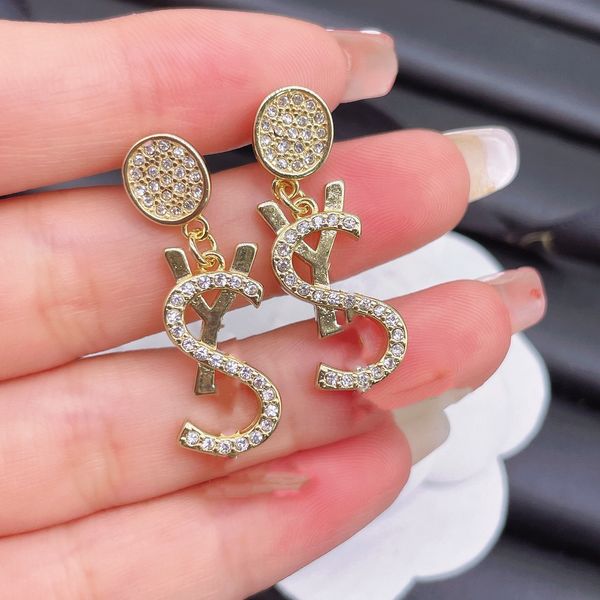 

luxury designer hoop earrings for women fashion diamond letter f designers ear studs womens party gift gold earrings pendants 2, Golden