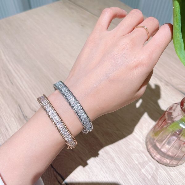 

luxury woman bangle four leaf clover designer van fashion gold bracelet jewelry women banquet accessories charm bracelet 85, Black