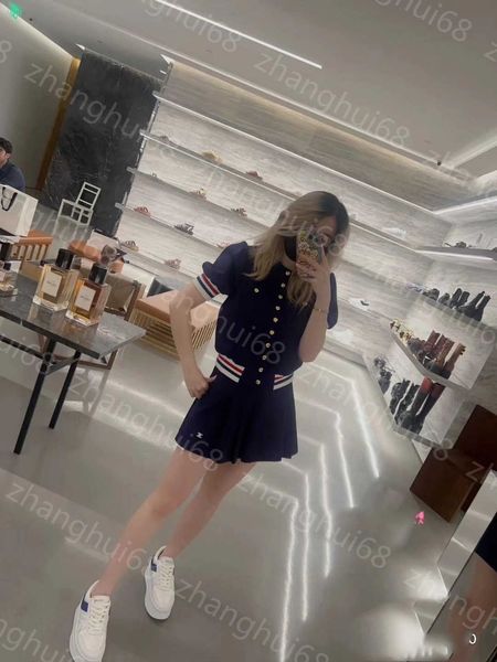 

23ss womens designer clothing skirt set striped splicing navy temperament small round neck metal buckle short coat pleated half skirt sets w, White