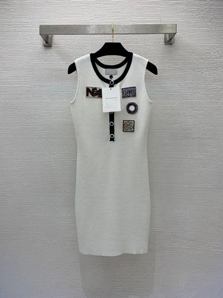 

elegant sweater women sleeveless knitted sequin badge dress single breasted ladies dress spring summer 2023, Black;gray