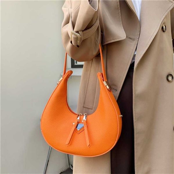 

32% 2023 fashion autumn popular korean fashion hand with texture lychee pattern crescent simple underarm one shoulder women's bag