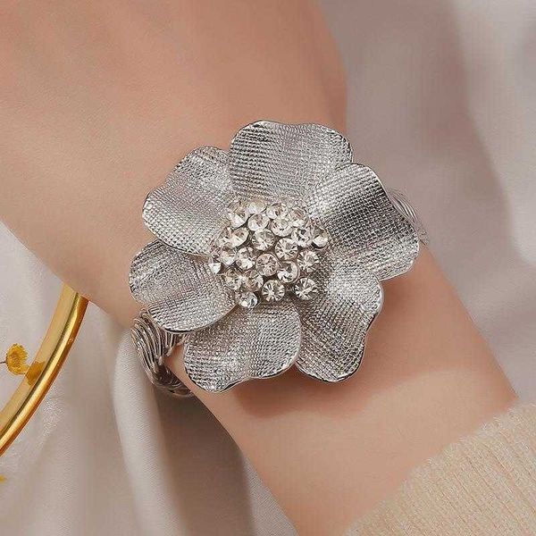 

environmental protection bracelet metal chain luxury diamond flower adjustable bangle, Black