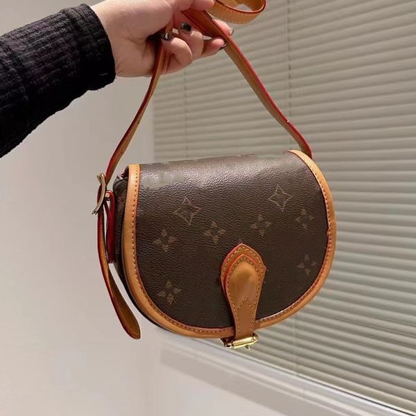 

2023 new women's fashion one-shoulder semi-round saddle trend simple crossbody bag