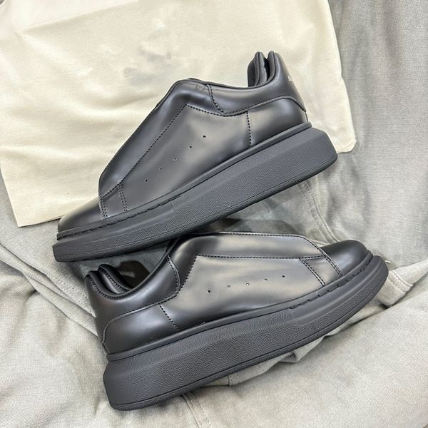 

2023 new luxury designer hiking footwear sports shoes women fashion channel running 0513, Black