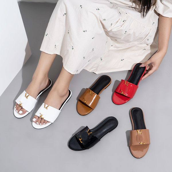 

2023 luxuries designer slippers women's logo sandals summer shoes shinny patent leather slides ys fashion yl sl wide flats flip flops s, Black