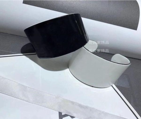 

fashion black and white acrylic jelly bangle womens bracelet elegant lady wedding bracelets luxury designer jewelry accessories4303690