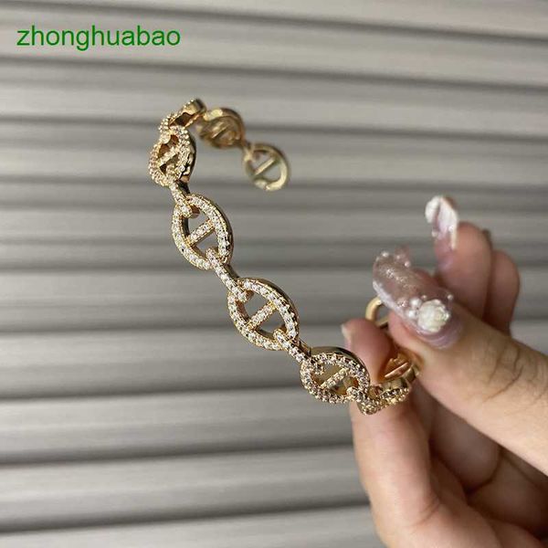 

hemres designer bracelet 2023 new pig nose for women light luxury small popular exquisite design with full diamonds advanced and versatile o, Black