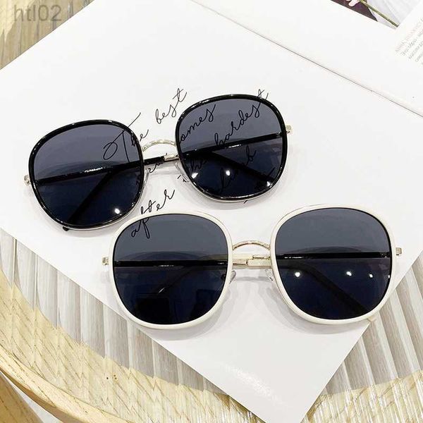 

2023 new korean version sunglasses women's psensitive ins street p anti ultraviolet polarizing glasses tiktok same model 8056, White;black
