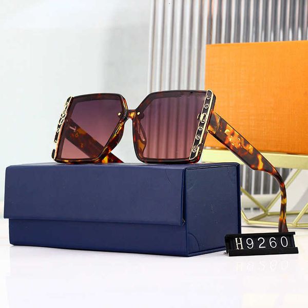 

Designer LOU VUT luxury cool sunglasses New 2023 Fashion Men's and Women's HD Sunglasses Donkey Home Decoration Street Photo Glasses with original box