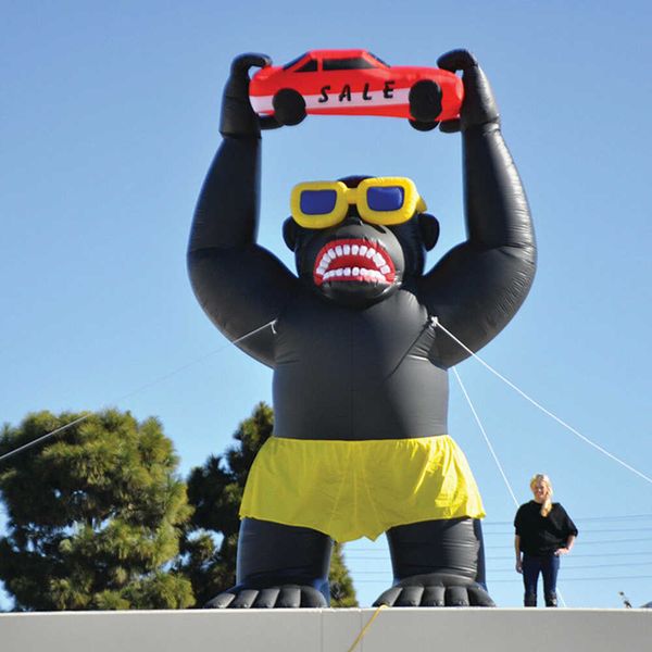 

promotional customized outdoor giant activity black inflatable kingkong gorilla chimpanzee animal model with holding car