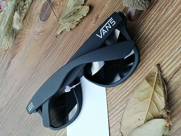 

v home mirror style men's women's fashionable and sunglasses, White;black