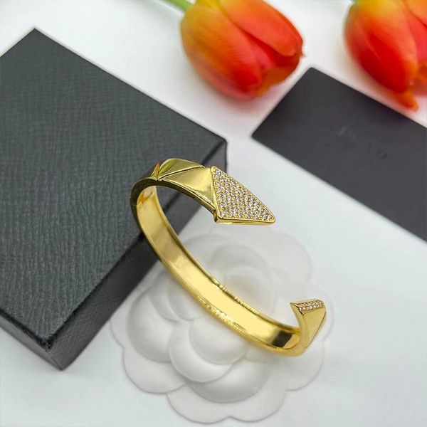 

18k gold plated love bracelets bangle inverted triangle letter designer bracelet fashion womens cuff diamond bracelets jewelry party luxury, Black