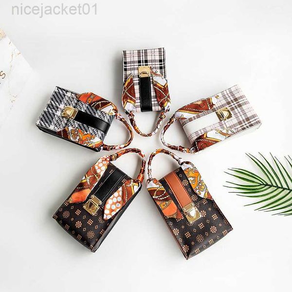 

guangzhou bags printed mobile phone bag 2022 new women's hand carrying single shoulder messenger bag